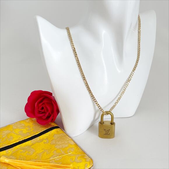 LOUIS VUITTON #317 Lock Only on Cuban Link 21" Chain Necklace 18k Gold Plated - Picture 3 of 8